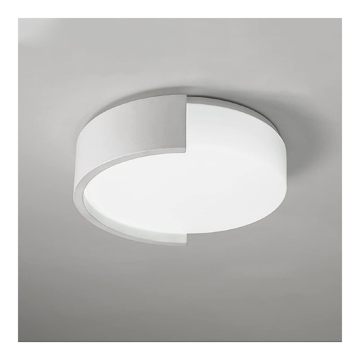 Plafonnier Blanc et Ambre aux lignes epurees avec eclairage confortable 30W